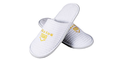 Disposable slippers hotel room white coral fleece slippers with embroidered logo
